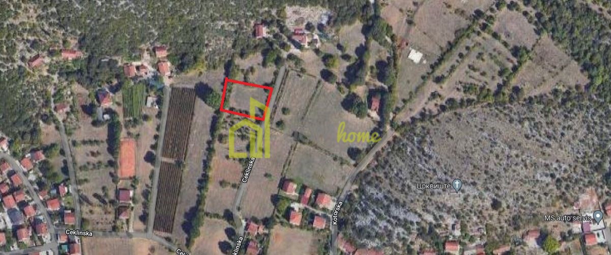 Plac 1800m2, Tološi